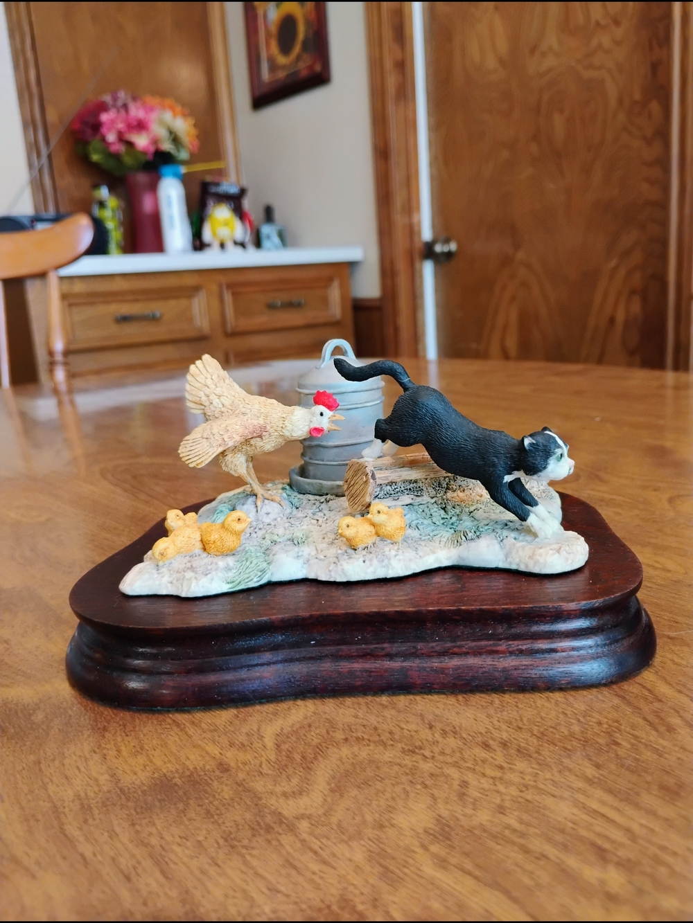 Lowell Davis "Fur's Gonna Fly" Animal Adventure Scene Figurine On Wooden Base